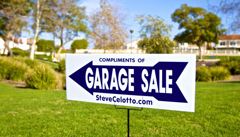 garage sale yard sign